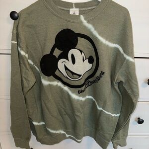 Disney green crewneck